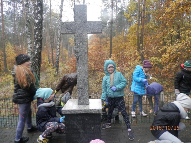 Wyjazd do miejsca pamięci w Kacprówku